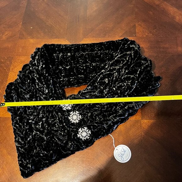 Handmade Black Velvet Crochet Infinity Scarf‎ Rhinestone Snowflake Accents  J&L - Picture 5 of 6